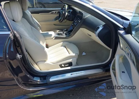 2021 BMW M850I xDrive z USA, uszkodzony, nr VIN WBAFY4C08MLF65557